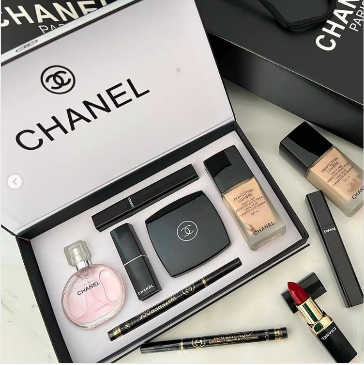 Chanel Royal Mekaup Set